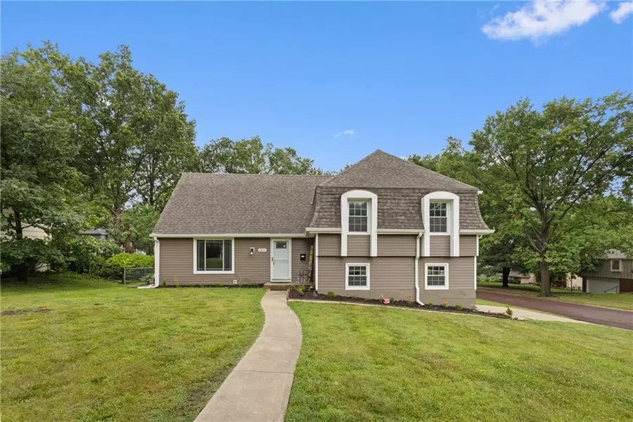 10807 W 98th ST, Overland Park, KS 66214