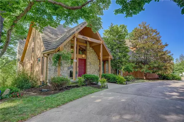 600 Saint Andrews DR, Kansas City, MO 64145