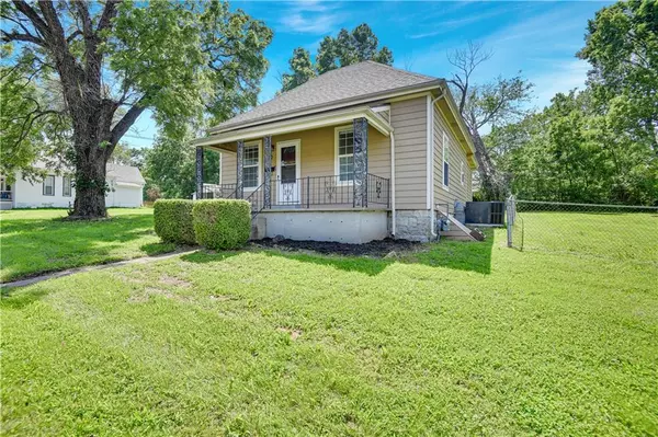 320 Allcutt AVE, Bonner Springs, KS 66012