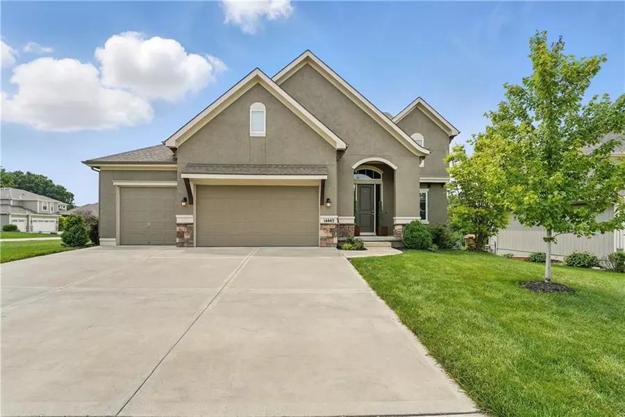 14445 Thousand Oaks PL, Parkville, MO 64152