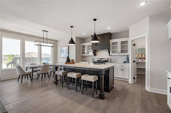 19477 W 114th TER, Olathe, KS 66061