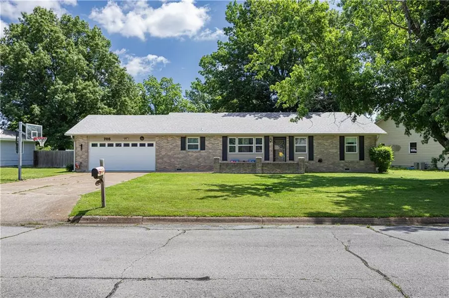 705 Cherokee AVE, Parsons, KS 67357