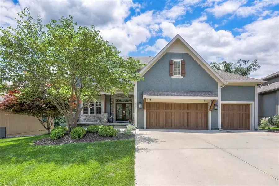 14095 NW 60th CT, Parkville, MO 64152