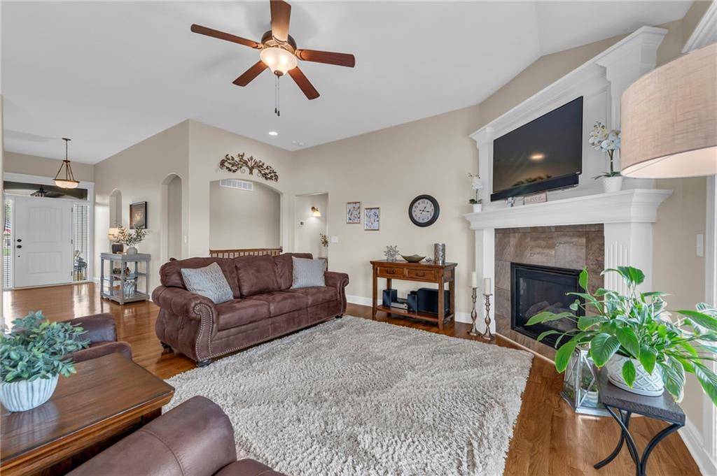 Blue Springs, MO 64029,2213 NE Overland DR