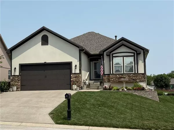 2213 NE Overland DR,  Blue Springs,  MO 64029