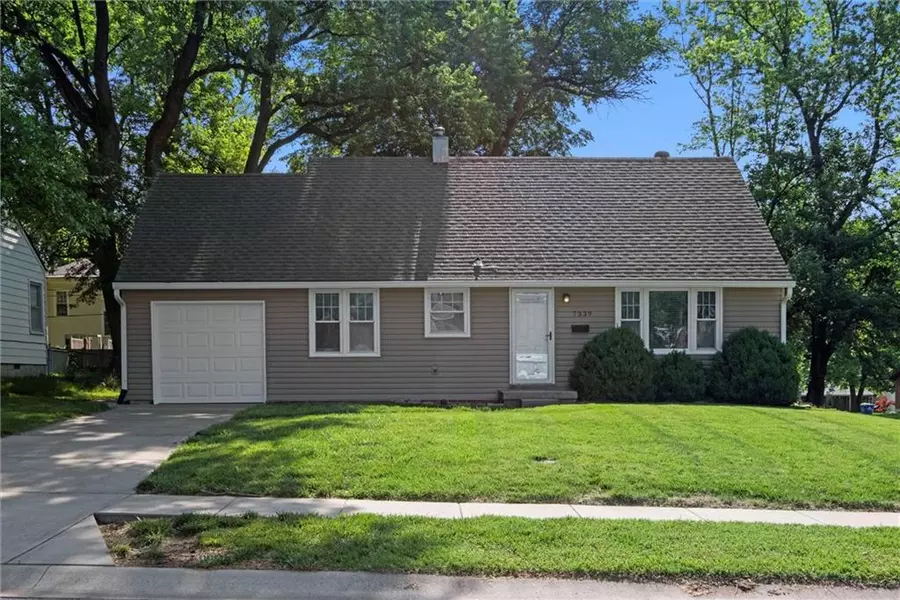 7339 Glenwood LN, Overland Park, KS 66204