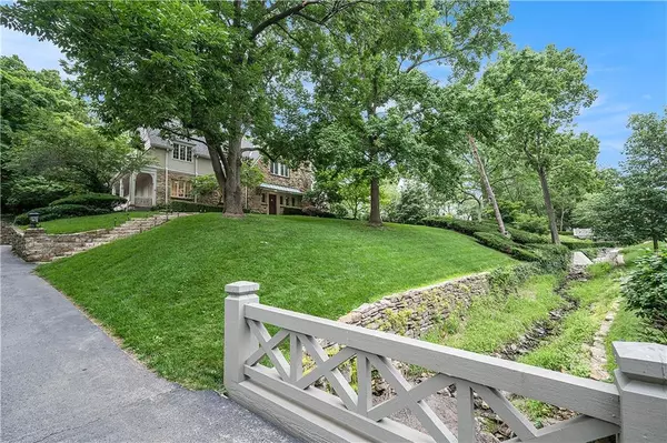 Mission Hills, KS 66208,6215 Ensley LN