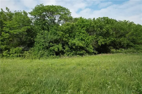 22 Ridge Crest DR, Mound City, KS 66056