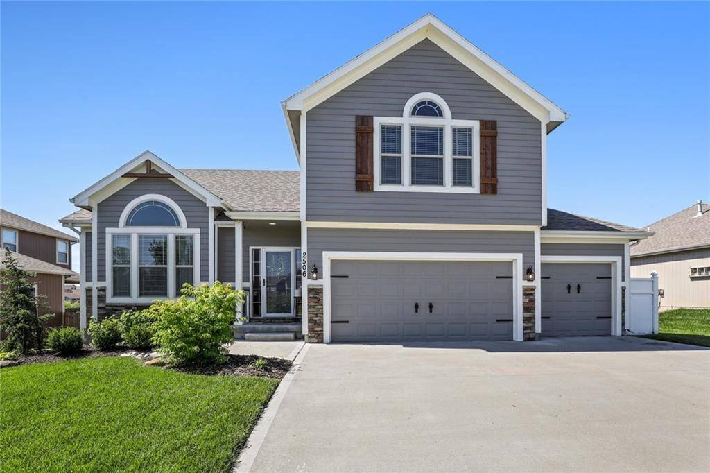 2506 E Maple CT, Tonganoxie, KS 66086