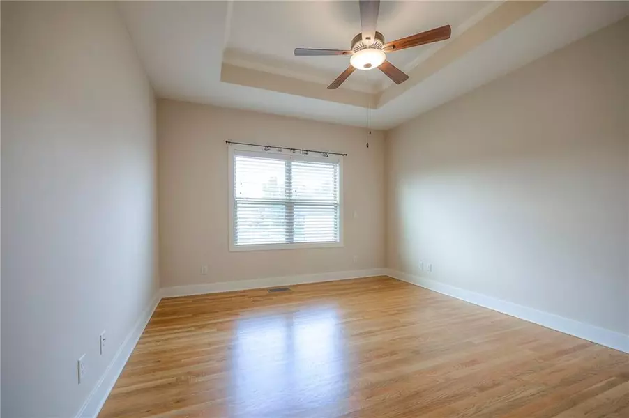 1225 Buckingham CT, Raymore, MO 64083
