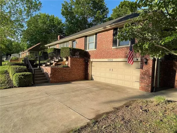 Liberty, MO 64068,1005 Scott DR