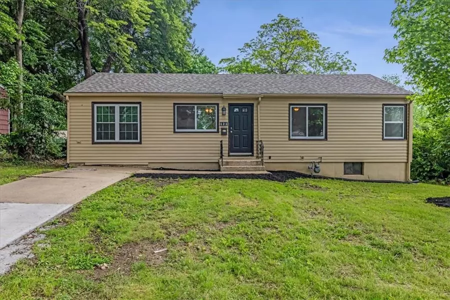 121 N Peck DR, Independence, MO 64056