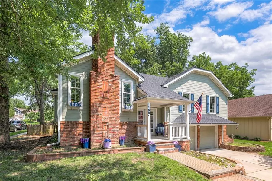 14001 S Tomahawk DR, Olathe, KS 66062