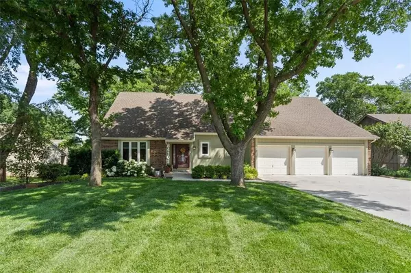 8410 W 117th ST, Overland Park, KS 66210