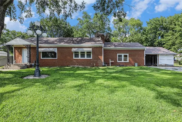 8716 E 74th ST, Kansas City, MO 64133