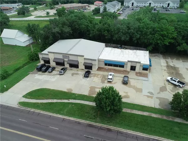 306 Baptiste DR, Paola, KS 66071