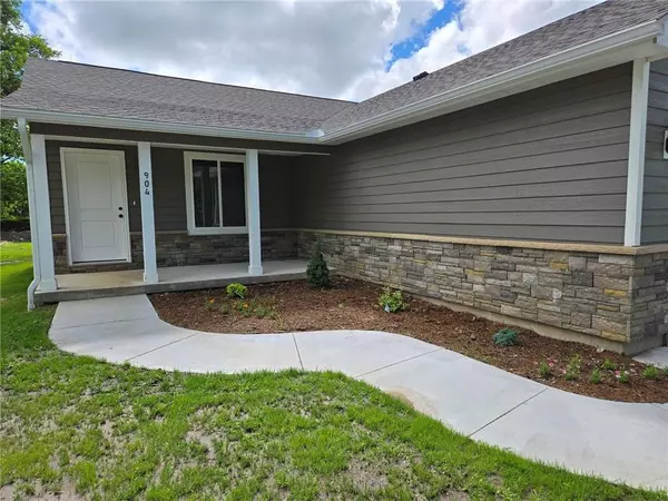 904 N 9th ST, Neodesha, KS 66757