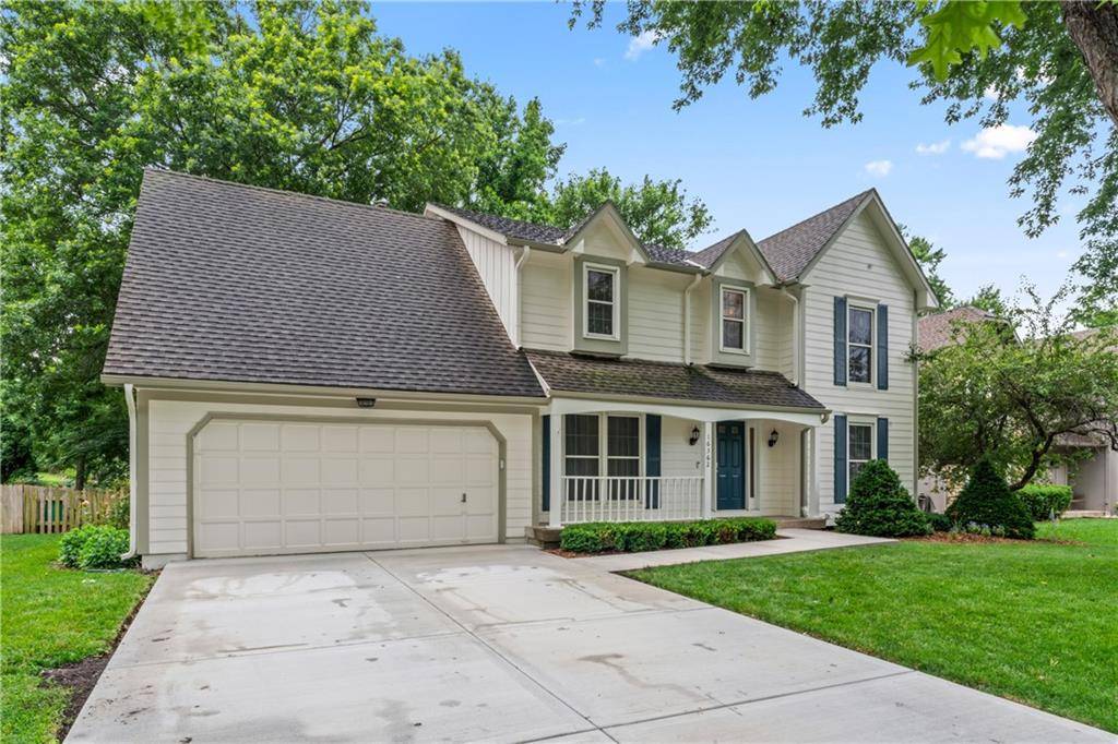 16362 W Briarwood CT, Olathe, KS 66062