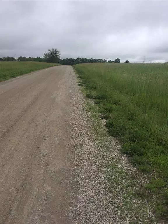 57 Sunset DR, Mound City, KS 66056