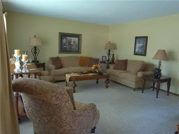 Paola, KS 66071,1101 Nakomis DR