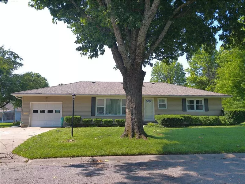 1101 Nakomis DR, Paola, KS 66071