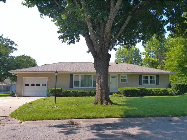 1101 Nakomis DR, Paola, KS 66071