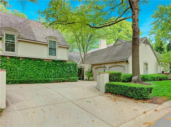 7908 Bristol CT, Prairie Village, KS 66208