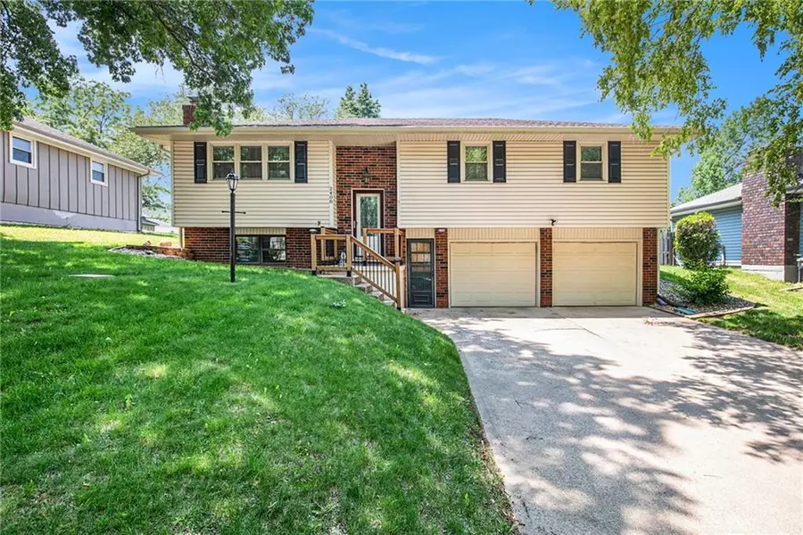 2408 Elephant TRL, St Joseph, MO 64506