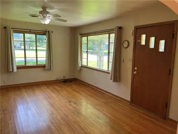 Ottawa, KS 66067,834 N Poplar ST