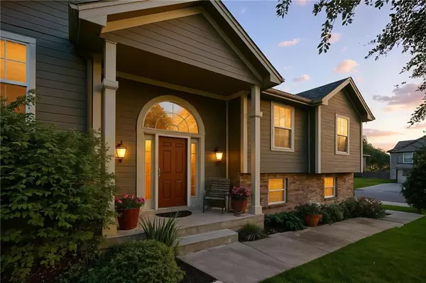 Kansas City, MO 64156,10318 N KENSINGTON CT