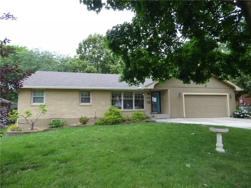 506 NE Magnolia ST, Lee's Summit, MO 64063