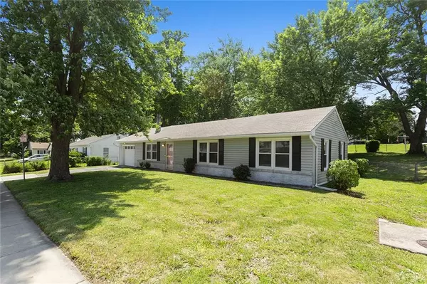 304 Range Line RD, Liberty, MO 64068