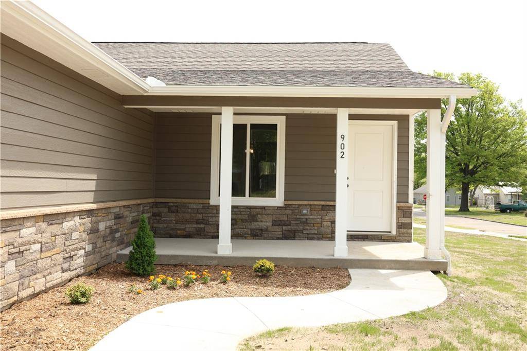 902 N 9th ST, Neodesha, KS 66757