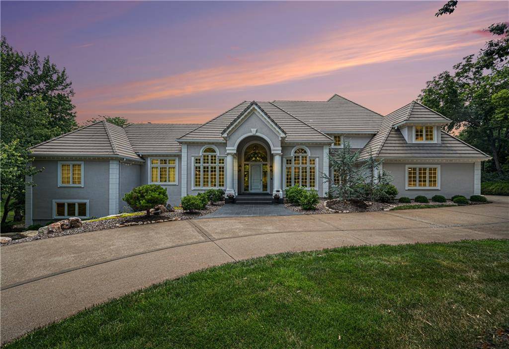 425 NE Saint Andrews CIR, Lee's Summit, MO 64064