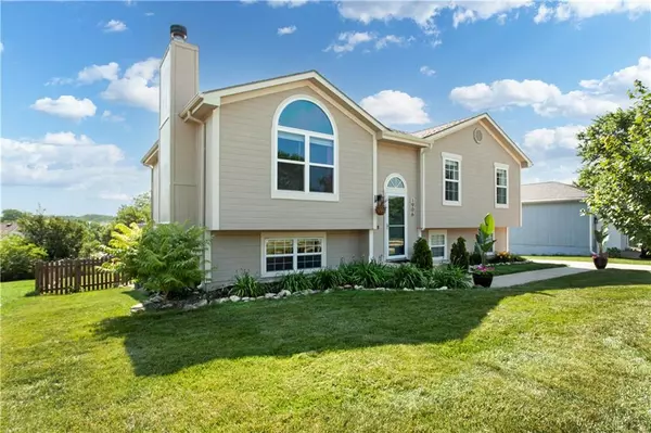 1906 CHESTNUT DR, Pleasant Hill, MO 64080