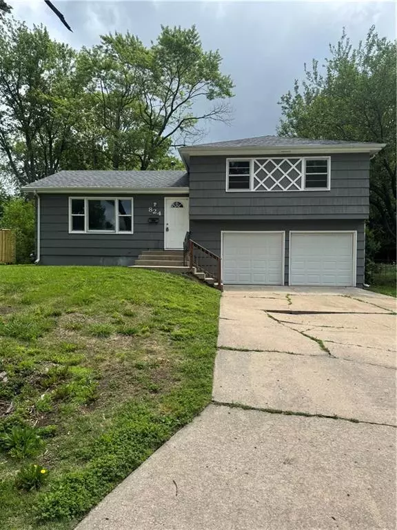 824 SW Pleasant DR, Lee's Summit, MO 64081