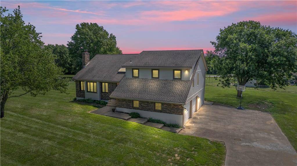 19733 Birch ST, Stilwell, KS 66085