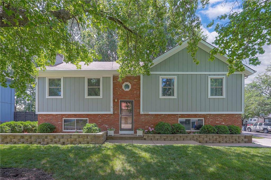 15020 S Bradley DR, Olathe, KS 66062