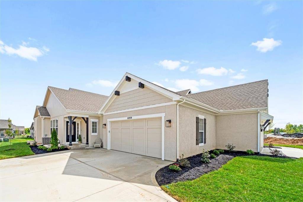 8215 Aurora ST, Lenexa, KS 66220