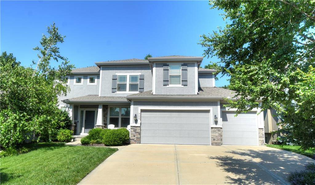 9154 Shady Bend RD, Lenexa, KS 66227