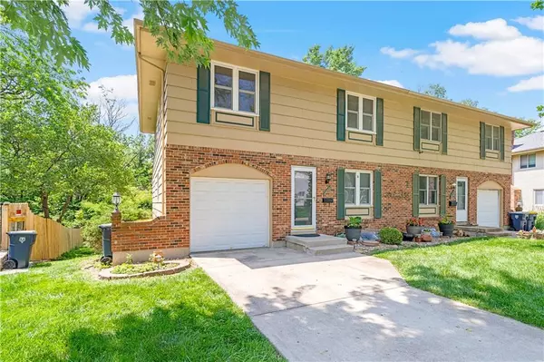 Kansas City, MO 64152,7139 NW Country Club LN