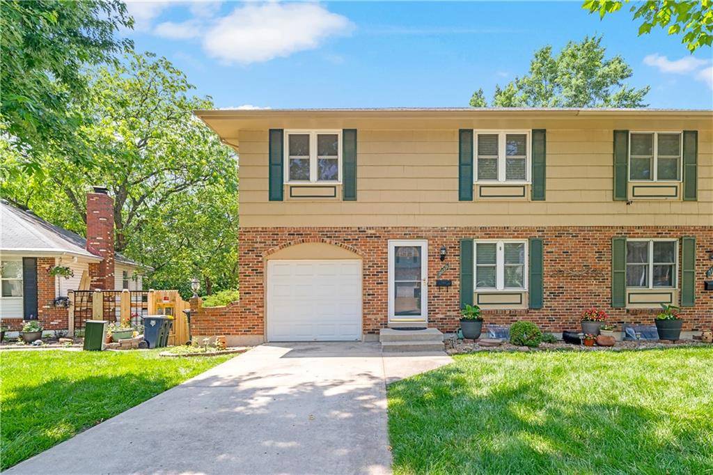 7139 NW Country Club LN, Kansas City, MO 64152