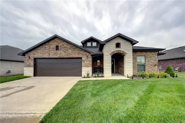 7526 Apache DR, Shawnee, KS 66227
