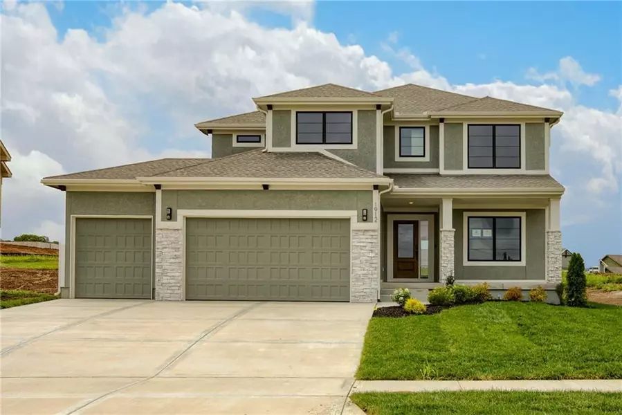 1912 Longview DR, Liberty, MO 64068