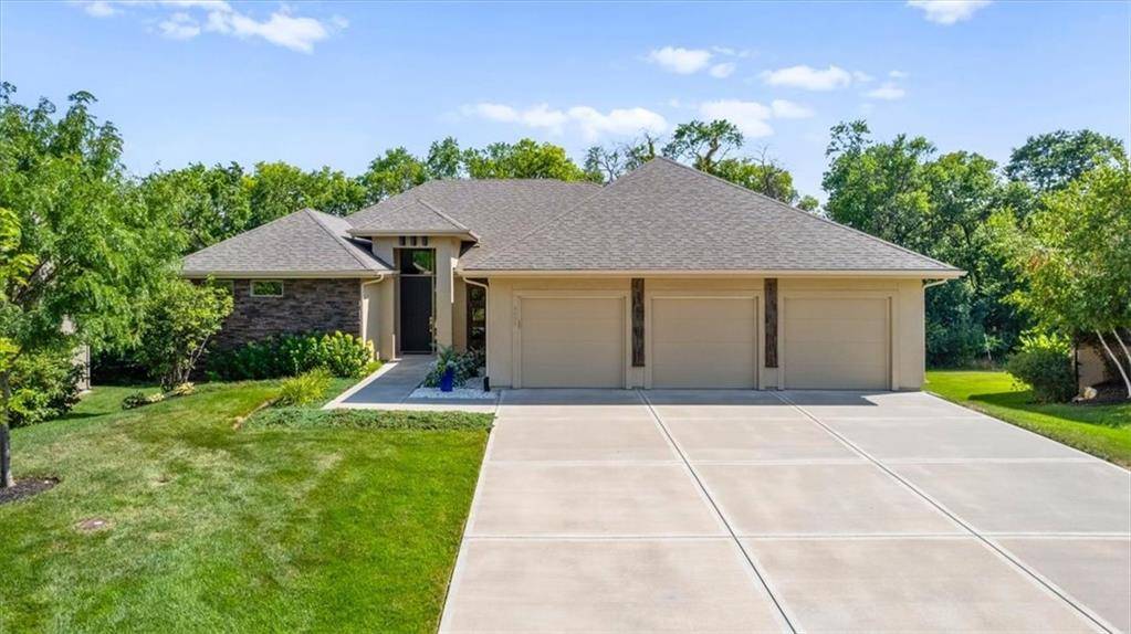 9896 Saddletop ST, Lenexa, KS 66227
