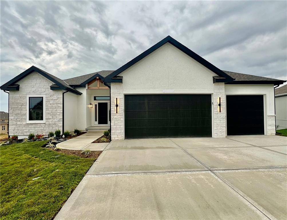 2184 Heritage CT, Liberty, MO 64068