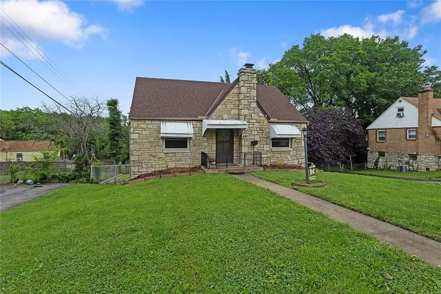 3131 E Barker CIR, Kansas City, KS 66104