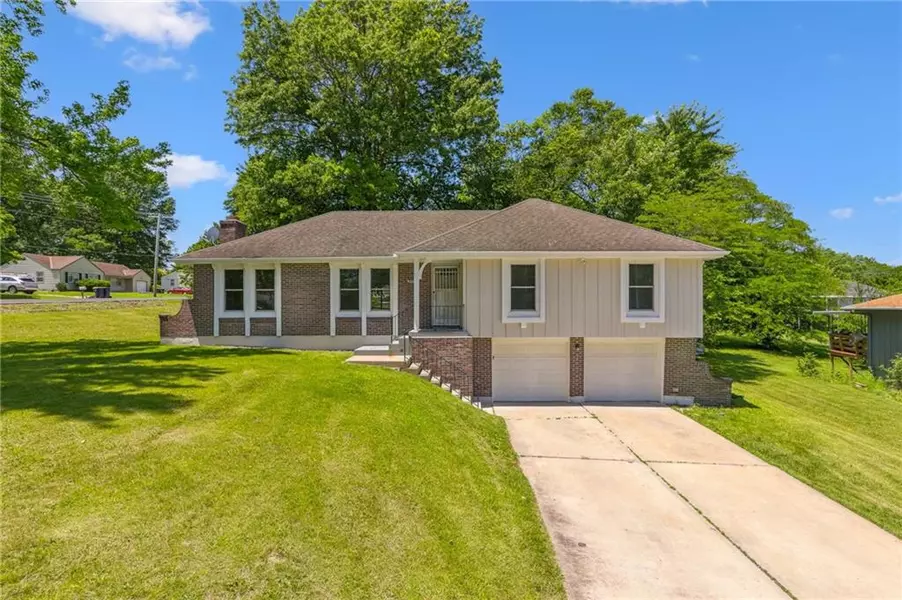 9832 Potter CIR, Kansas City, MO 64134