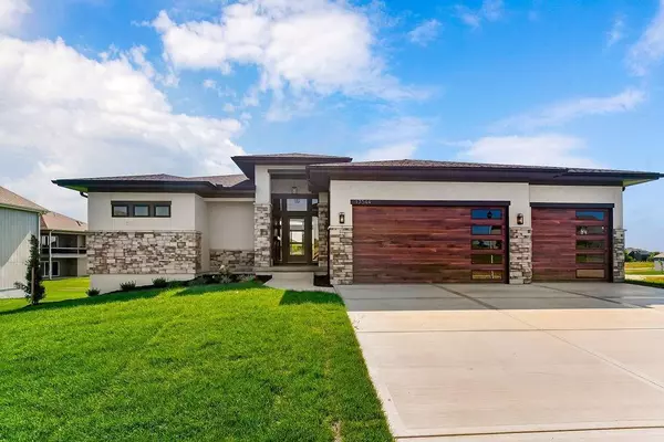 15285 W 162nd ST, Olathe, KS 66062