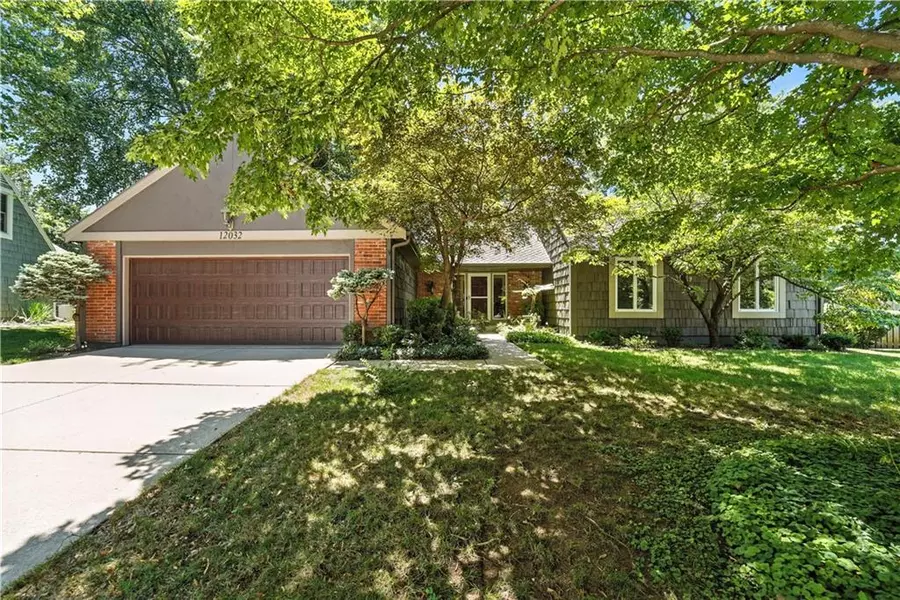 12032 Ballentine ST, Overland Park, KS 66213